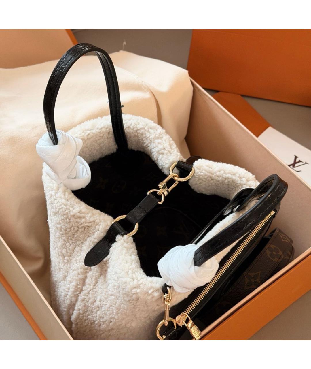 LOUIS VUITTON Коричневая сумка с короткими ручками, фото 4