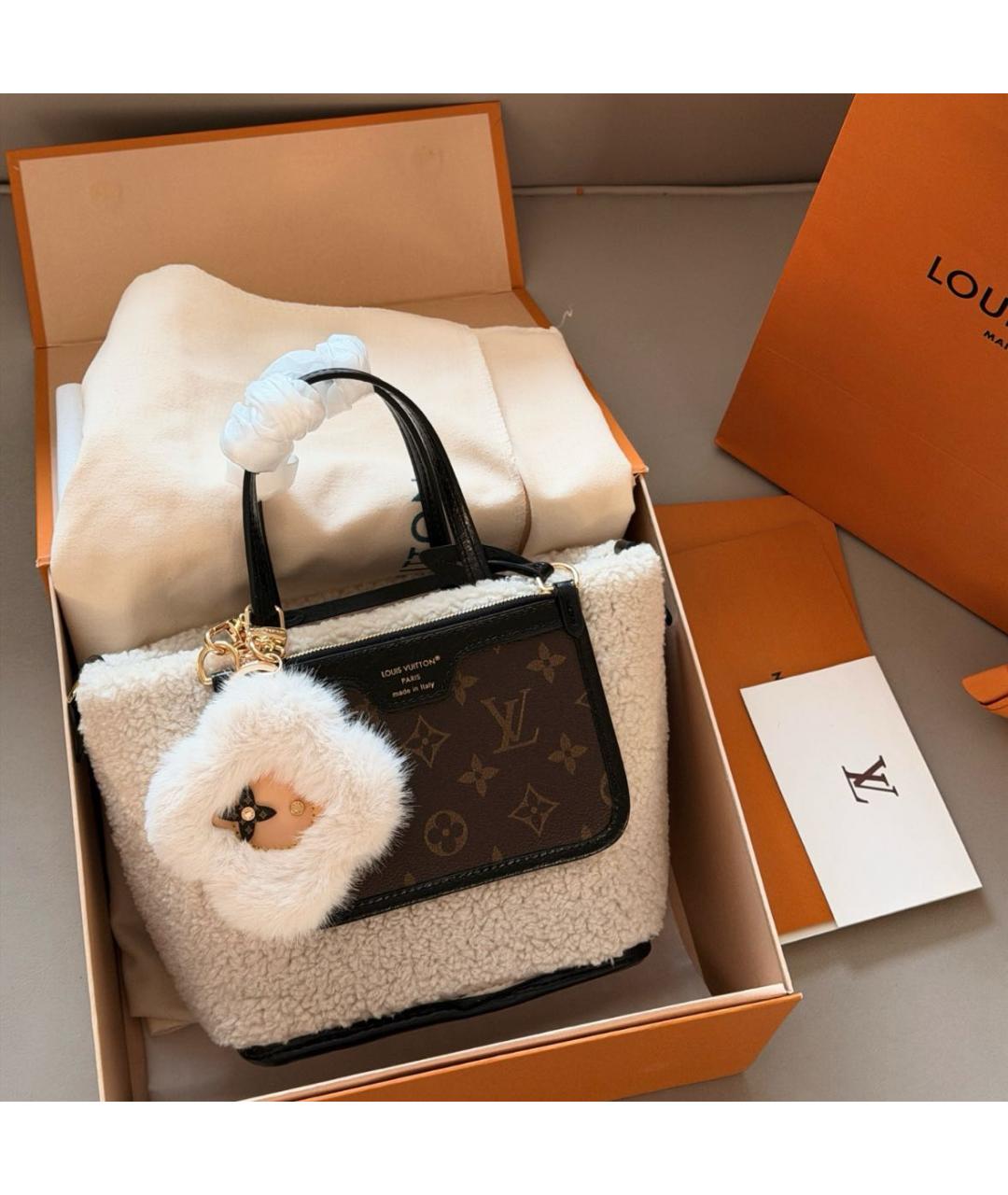 LOUIS VUITTON Коричневая сумка с короткими ручками, фото 3