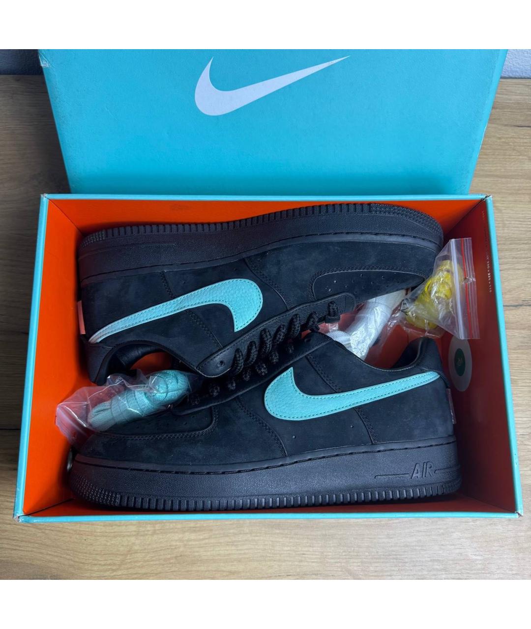 TIFFANY&CO Черные замшевые низкие кроссовки / кеды, фото 2