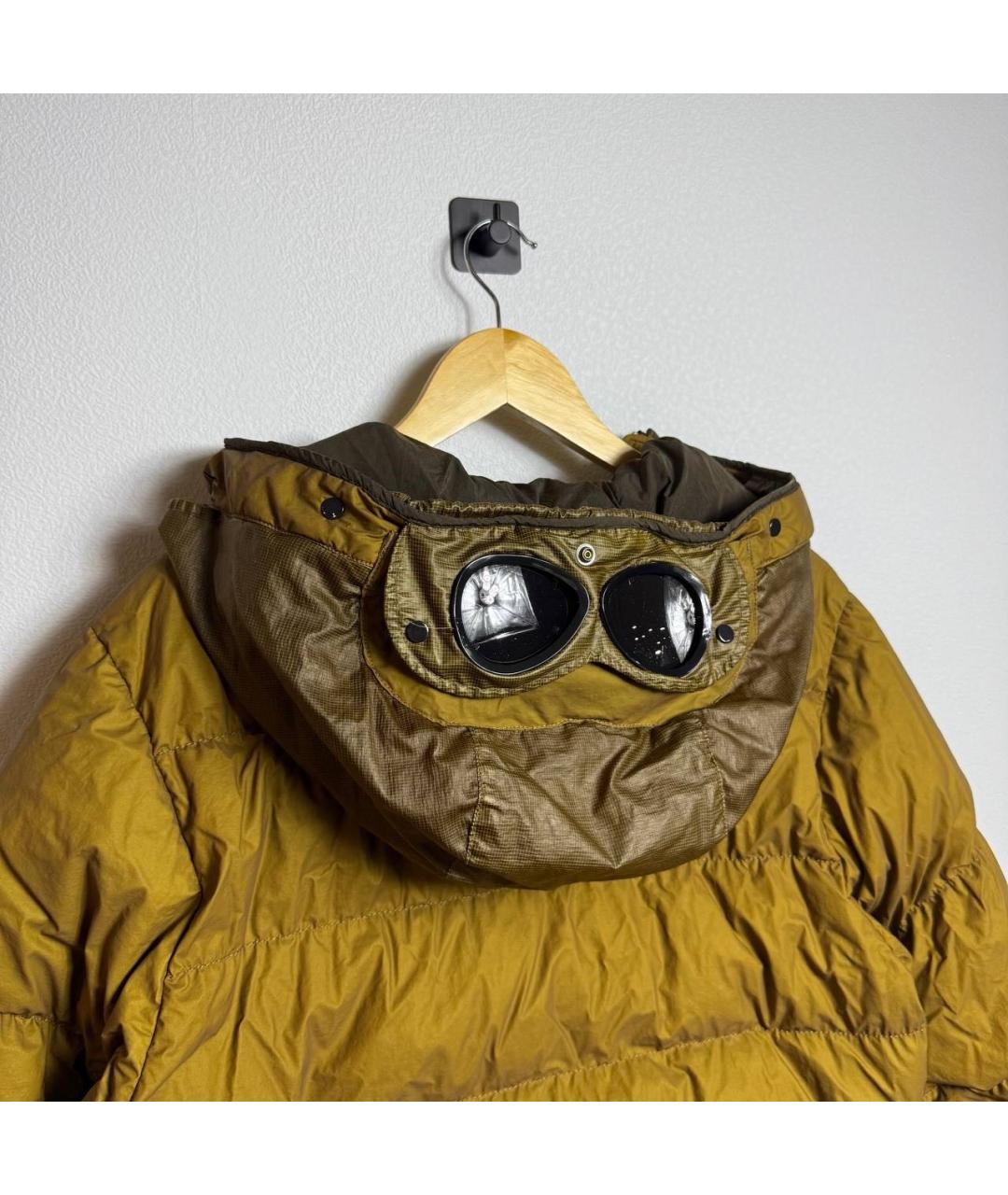 CP COMPANY Горчичный полиэстеровый пуховик, фото 3