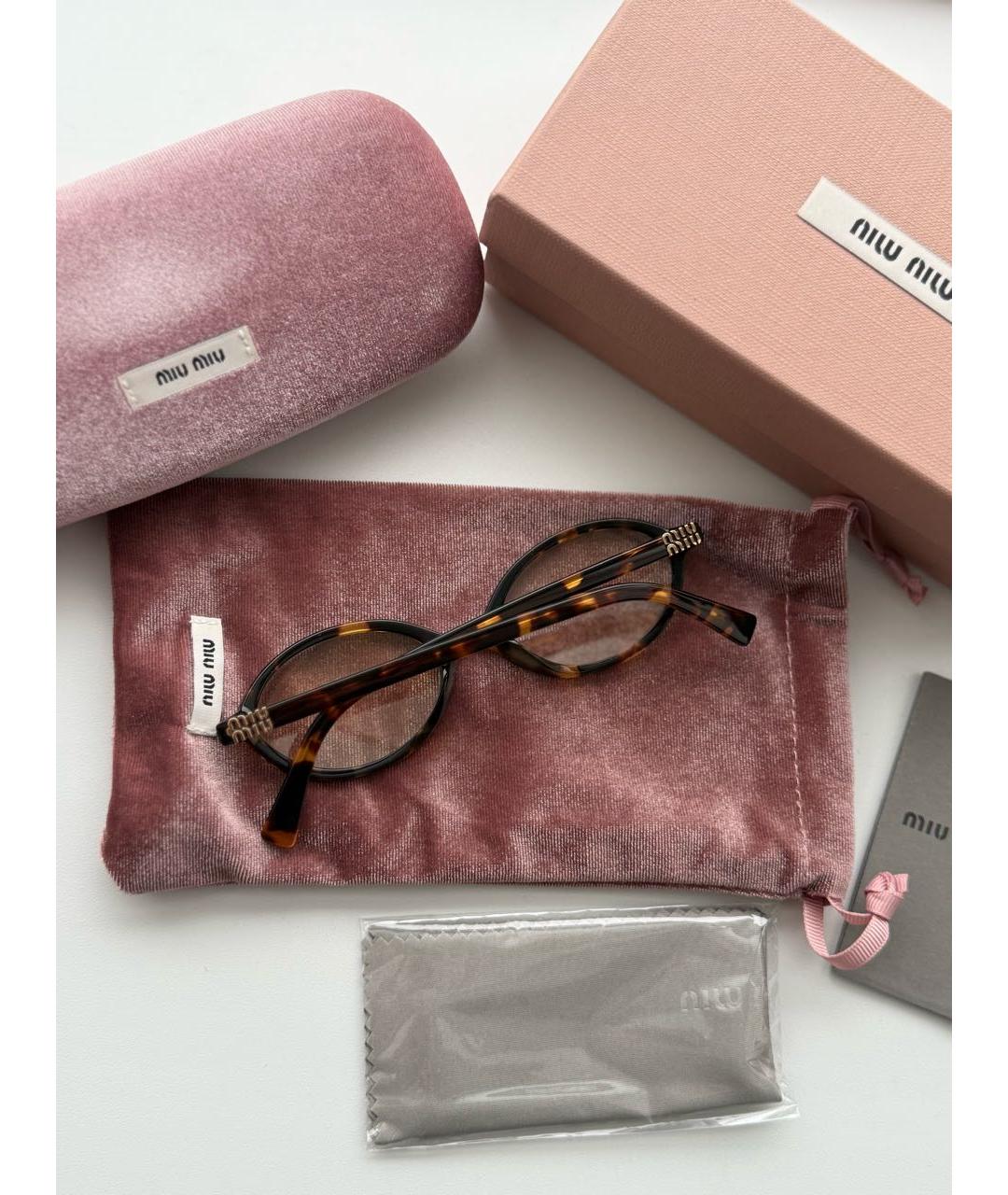 MIU MIU Коричневые пластиковые солнцезащитные очки, фото 2