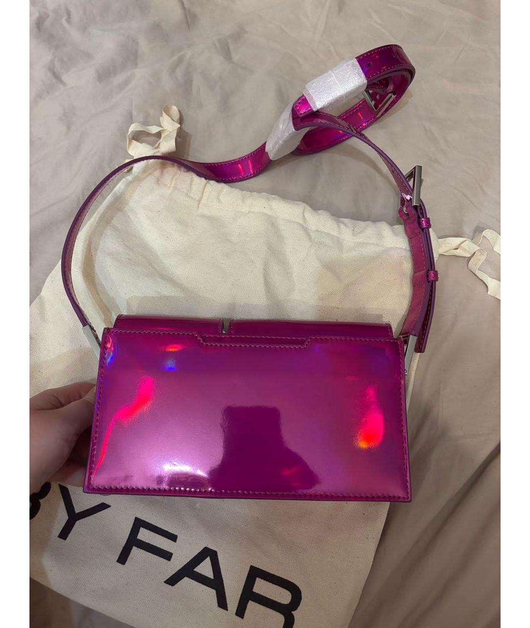 BY FAR Фуксия сумка через плечо из лакированной кожи, фото 3