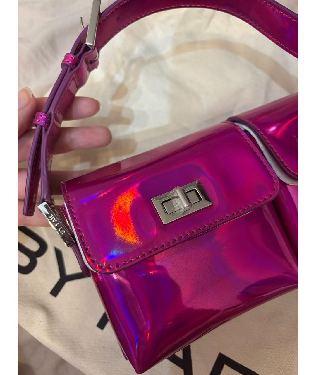 BY FAR Фуксия сумка через плечо из лакированной кожи, фото 6