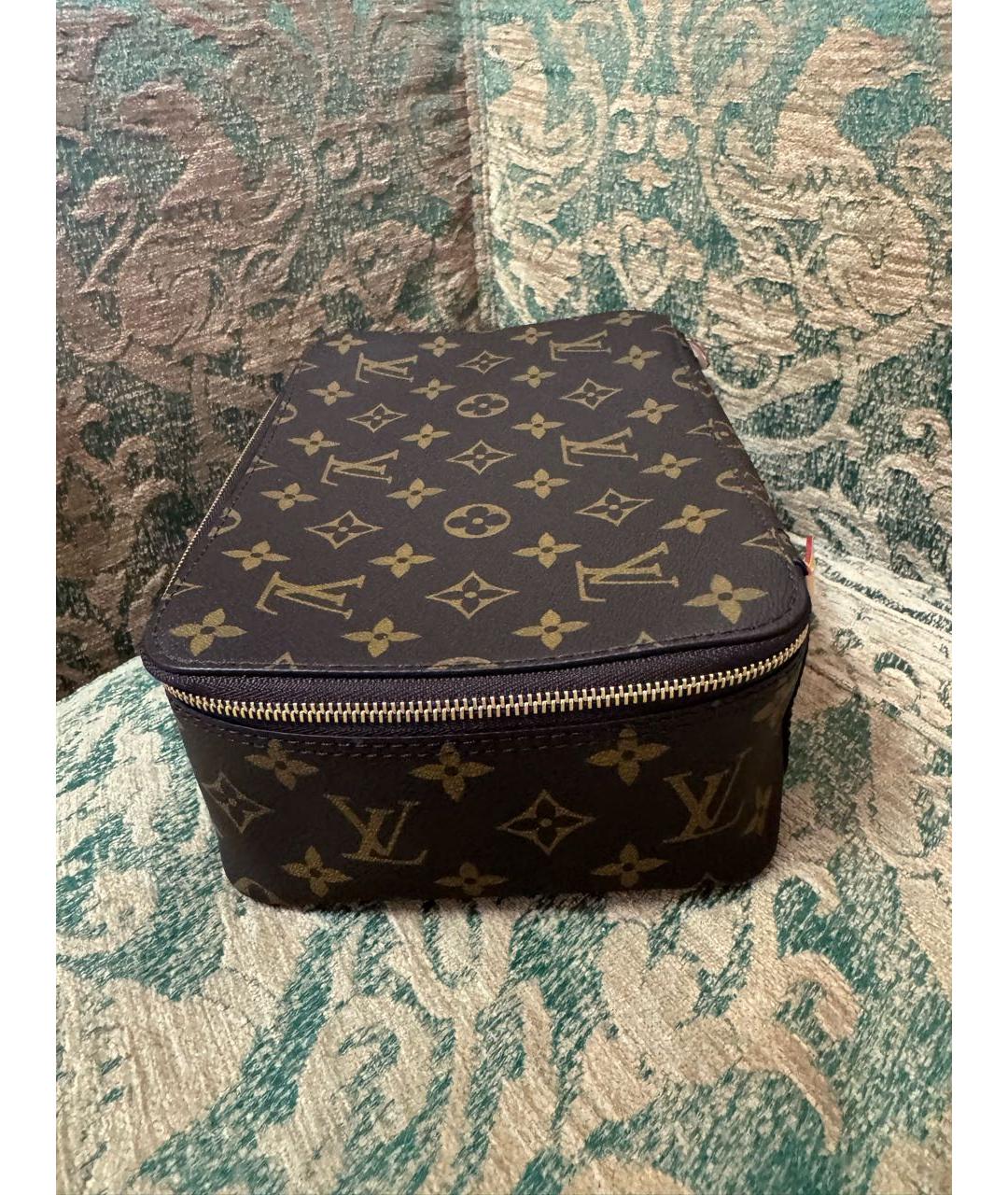 LOUIS VUITTON Коричневая косметичка, фото 3