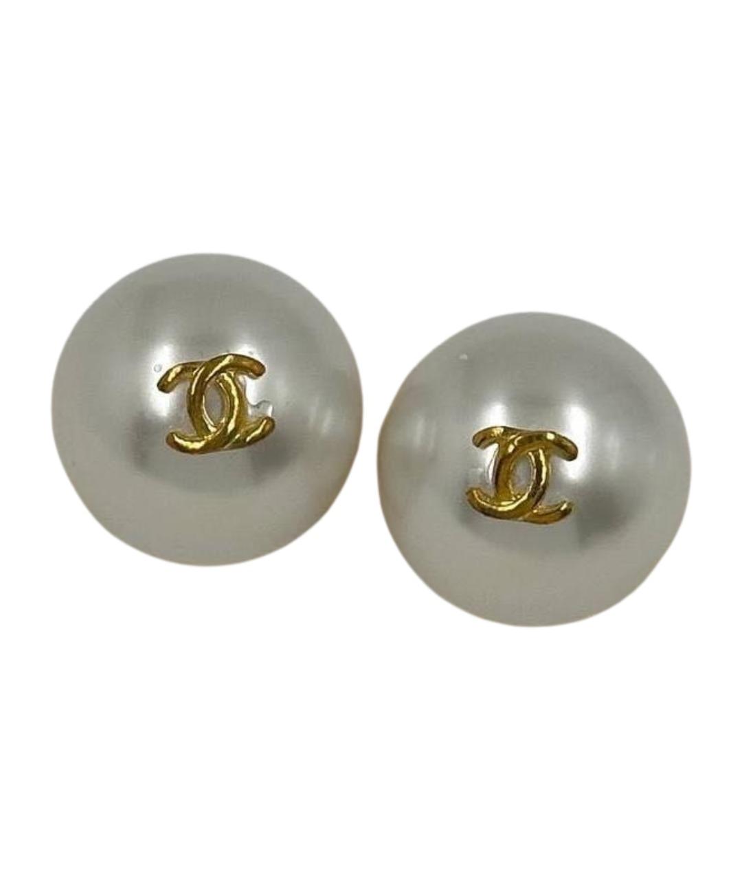 CHANEL Белые пластиковые клипсы, фото 1