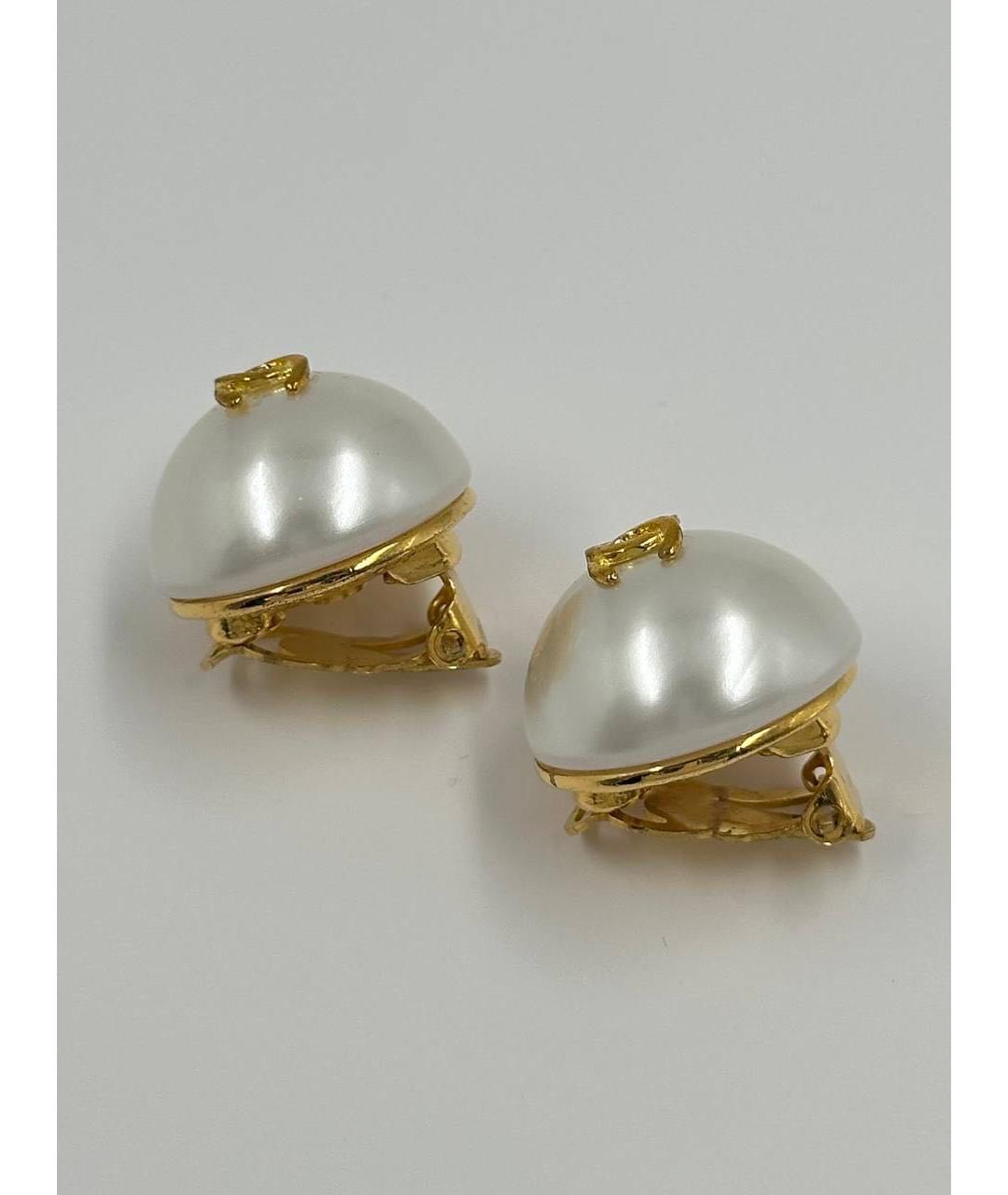 CHANEL Белые пластиковые клипсы, фото 4