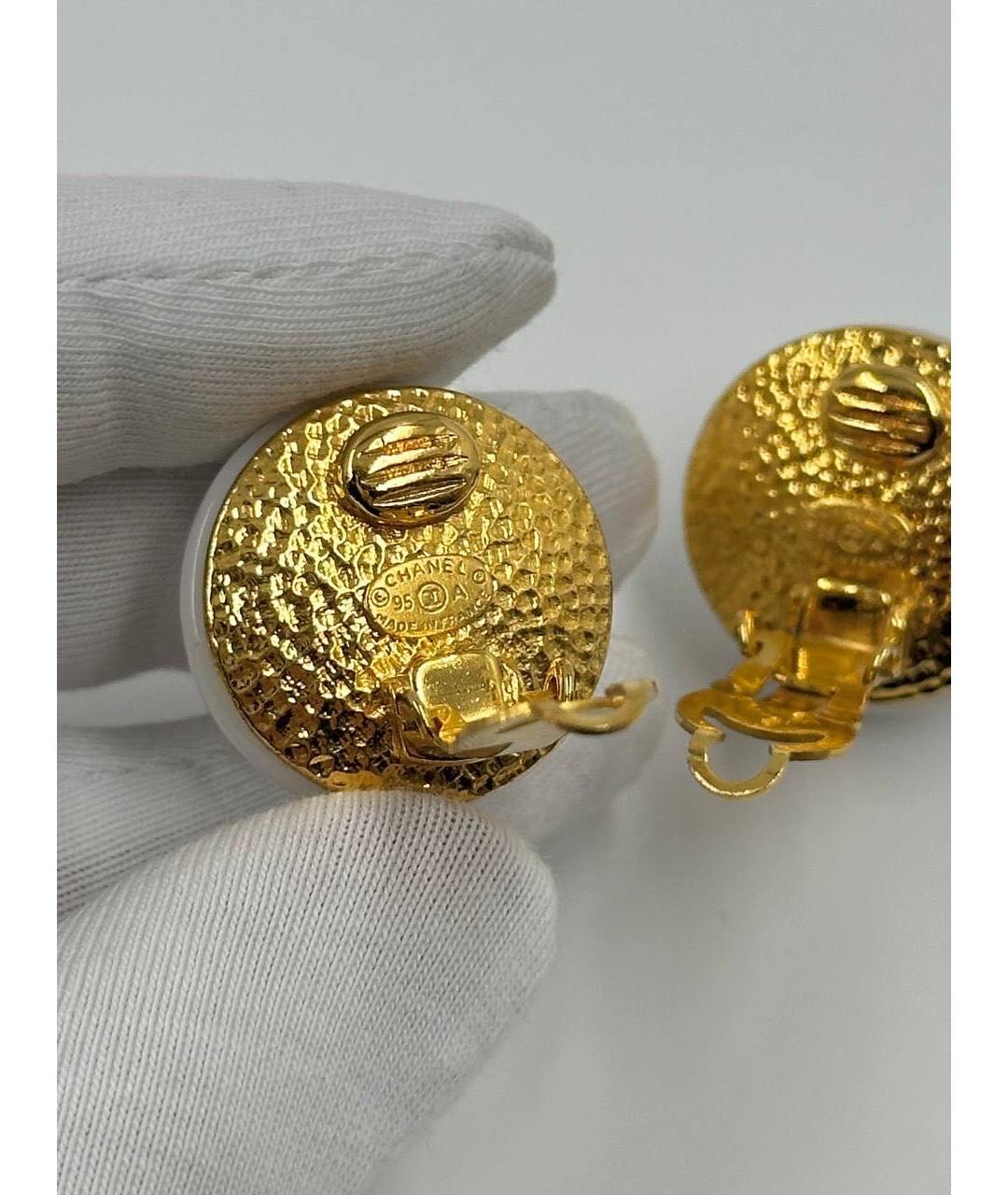 CHANEL Белые пластиковые клипсы, фото 7