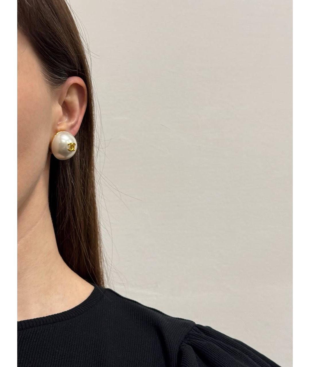 CHANEL Белые пластиковые клипсы, фото 8