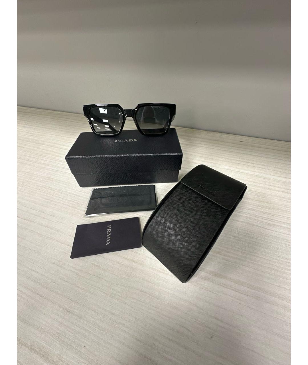 PRADA Черные пластиковые солнцезащитные очки, фото 4