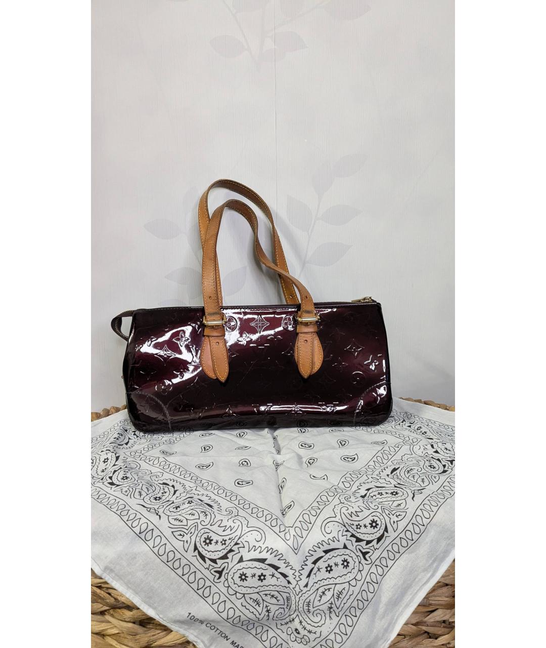 LOUIS VUITTON Бордовая сумка с короткими ручками из лакированной кожи, фото 3