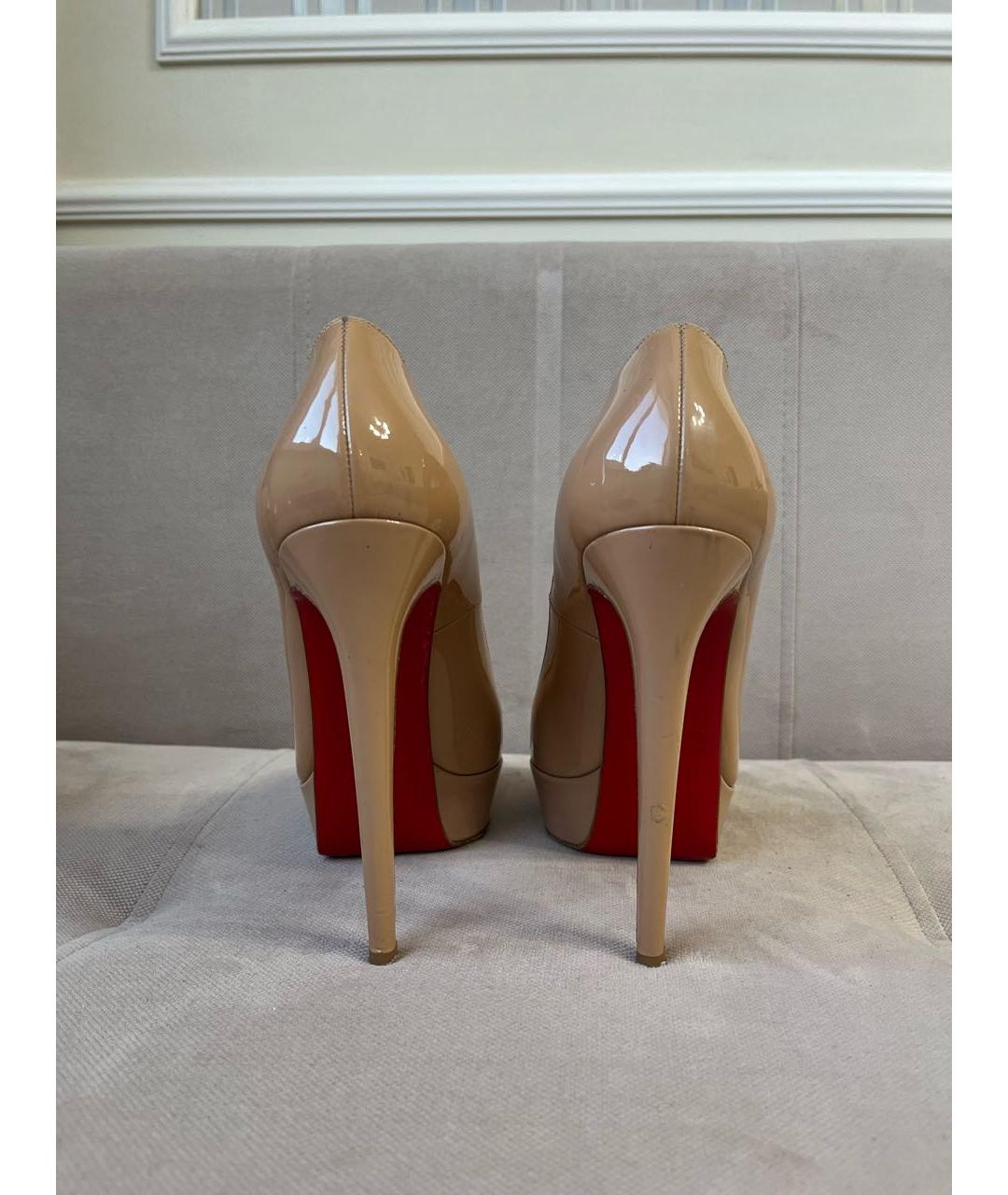 CHRISTIAN LOUBOUTIN Бежевые туфли из лакированной кожи, фото 4