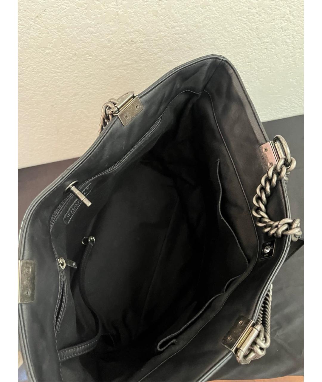 CHANEL Черная кожаная сумка с короткими ручками, фото 5