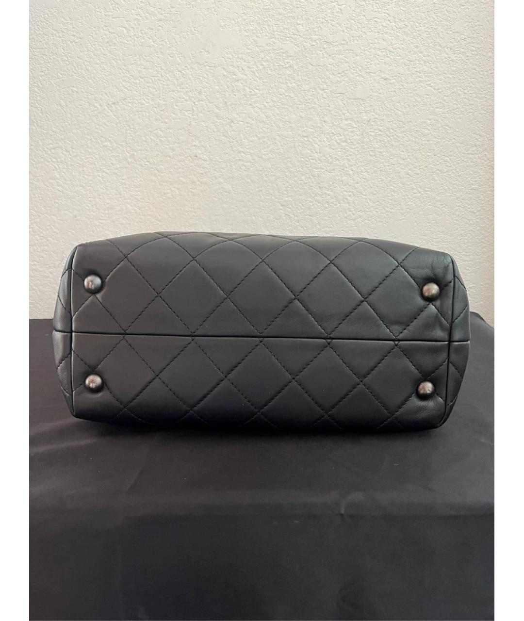 CHANEL Черная кожаная сумка с короткими ручками, фото 4