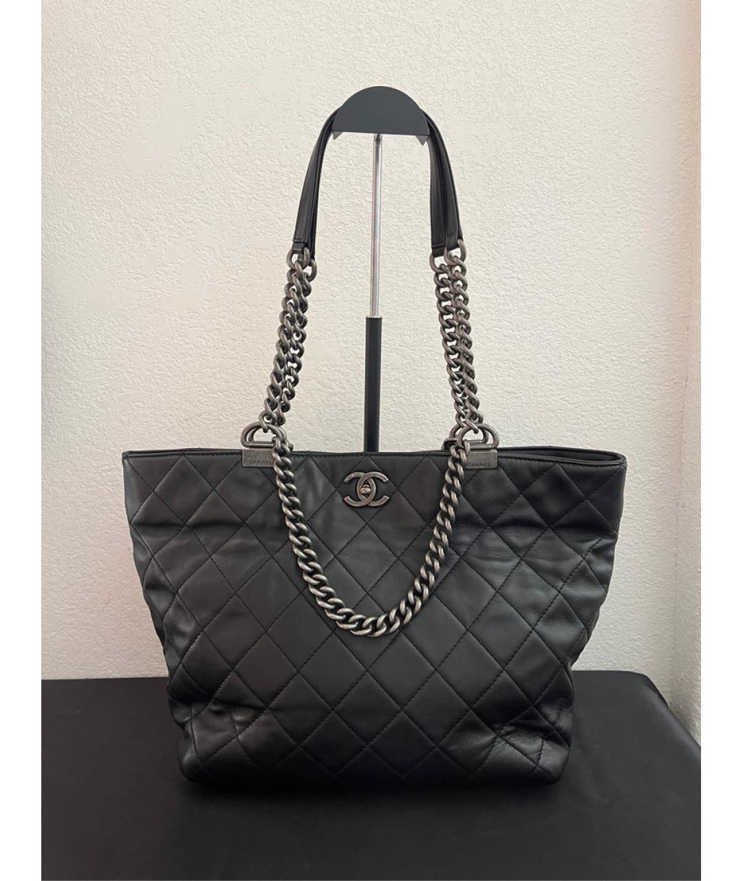 CHANEL Черная кожаная сумка с короткими ручками, фото 6
