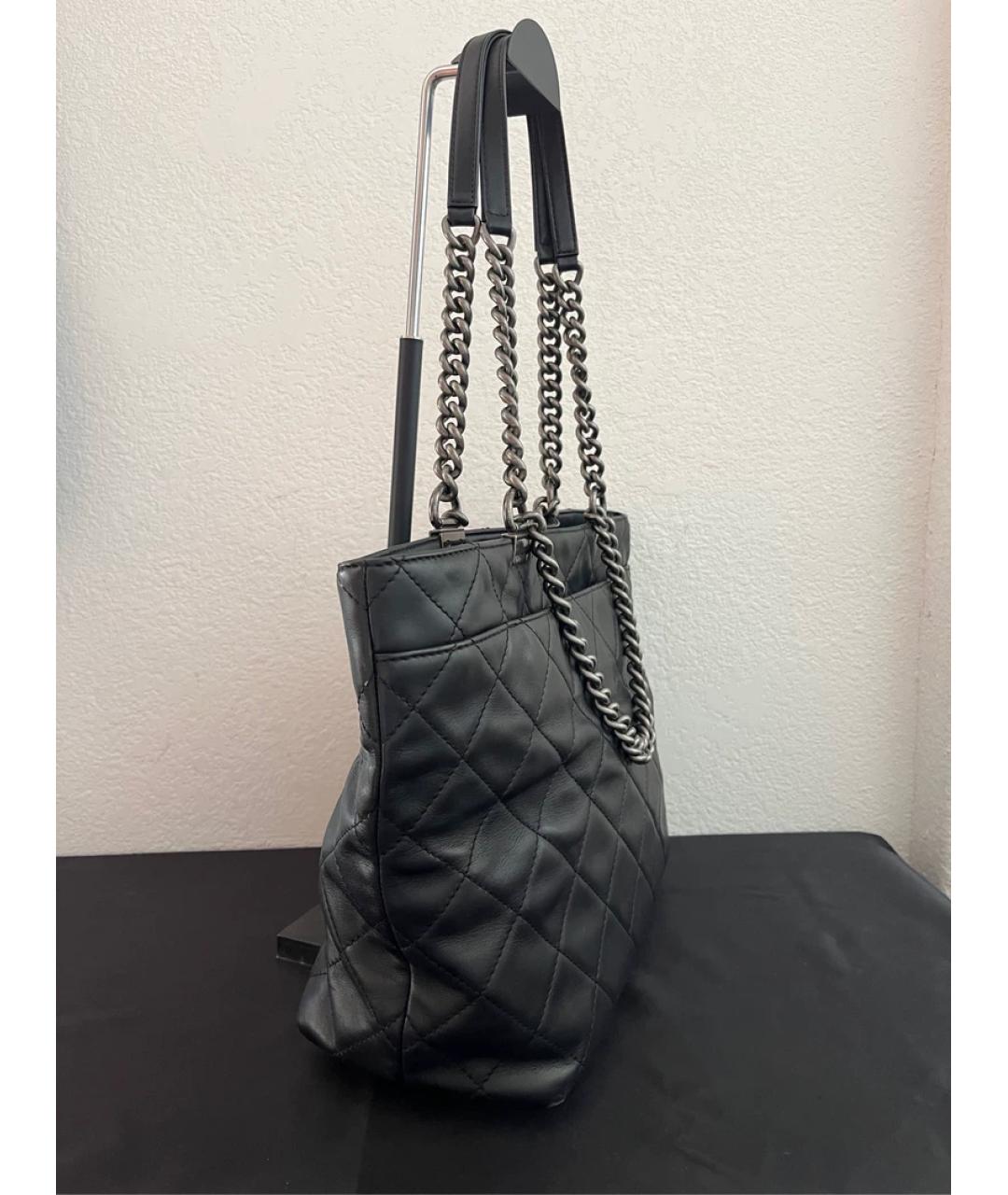 CHANEL Черная кожаная сумка с короткими ручками, фото 3