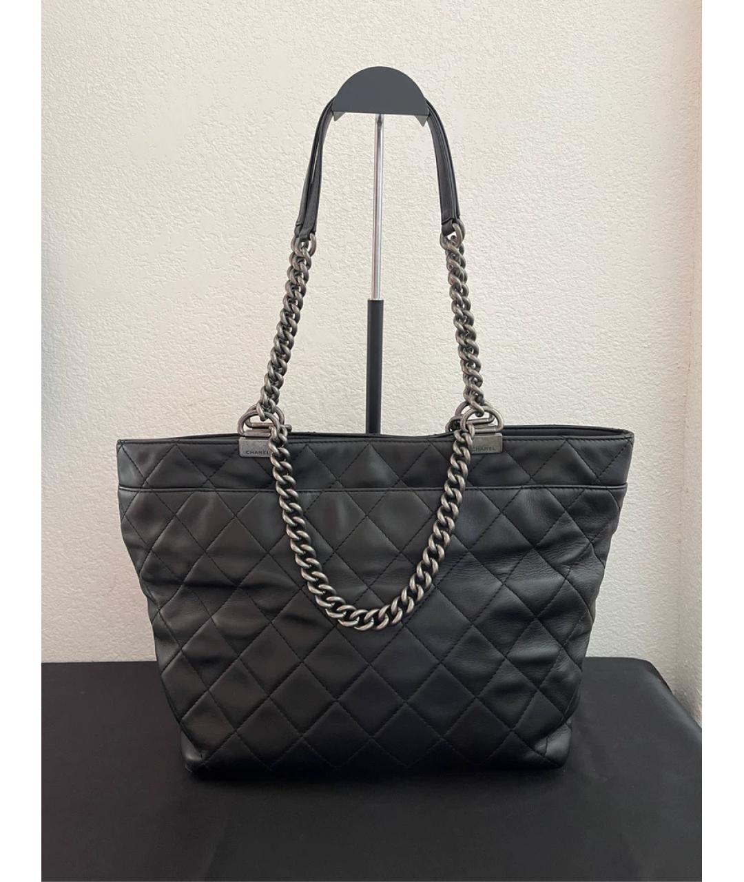 CHANEL Черная кожаная сумка с короткими ручками, фото 7