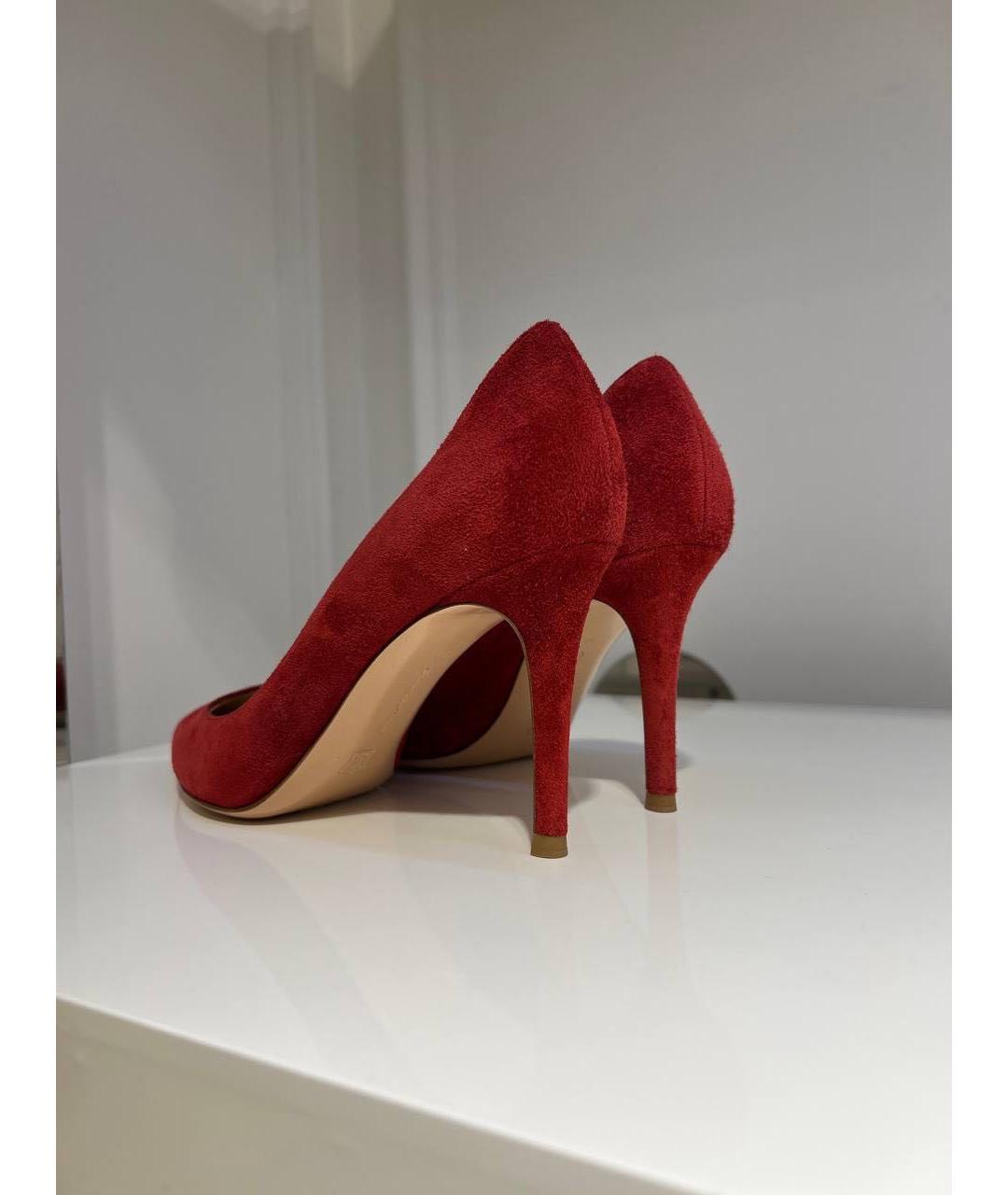 GIANVITO ROSSI Красные замшевые туфли, фото 3