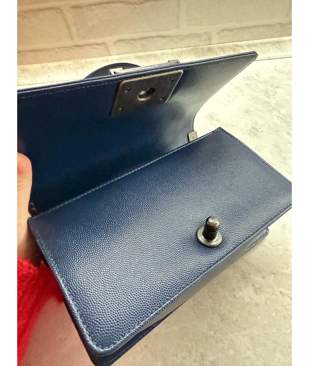 CHANEL Темно-синяя кожаная сумка через плечо, фото 4