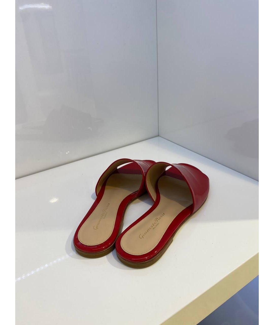 GIANVITO ROSSI Красные сабо из лакированной кожи, фото 3