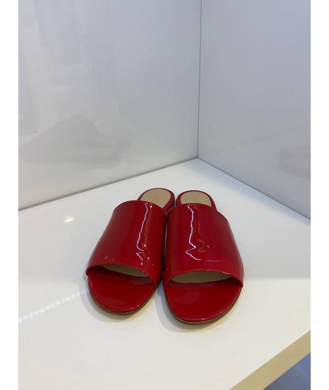 GIANVITO ROSSI Красные сабо из лакированной кожи, фото 2