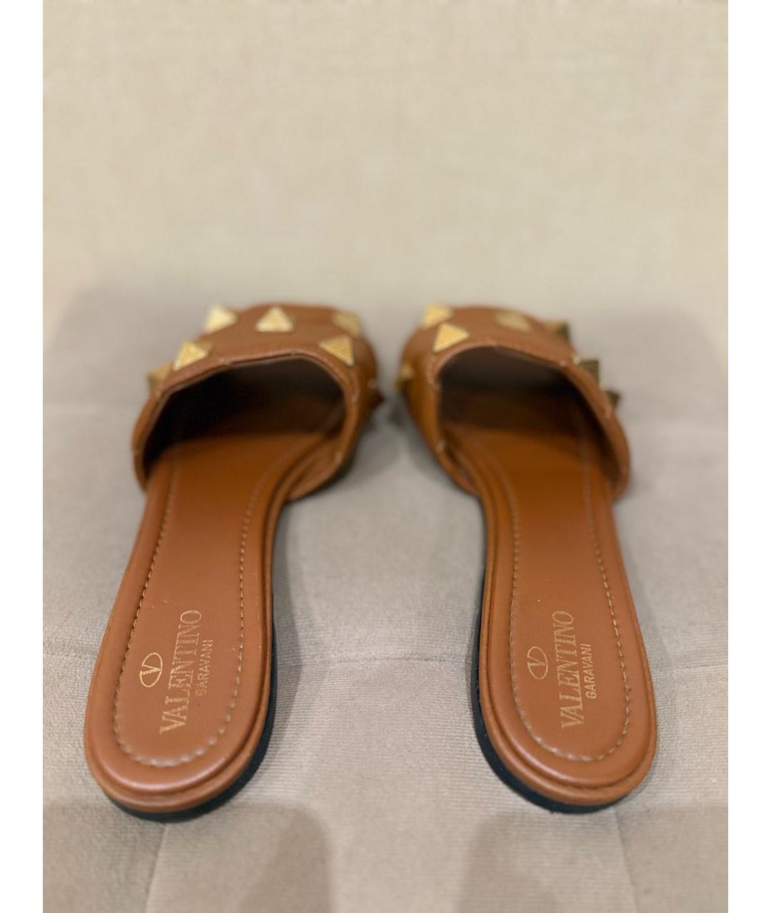 VALENTINO Бежевые кожаные шлепанцы, фото 4