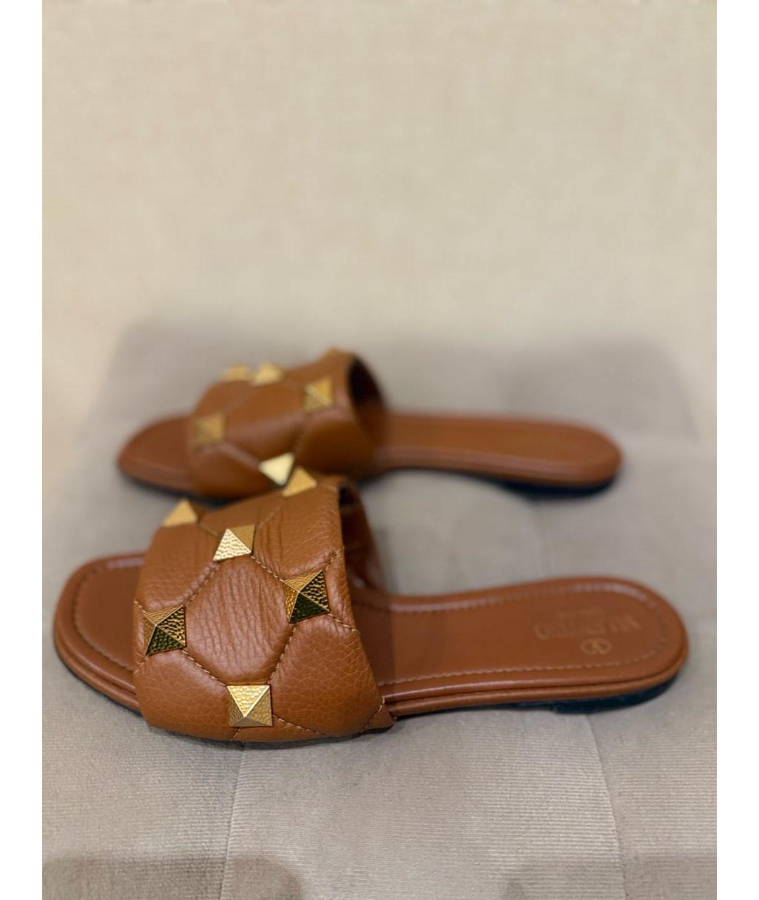 VALENTINO Бежевые кожаные шлепанцы, фото 7