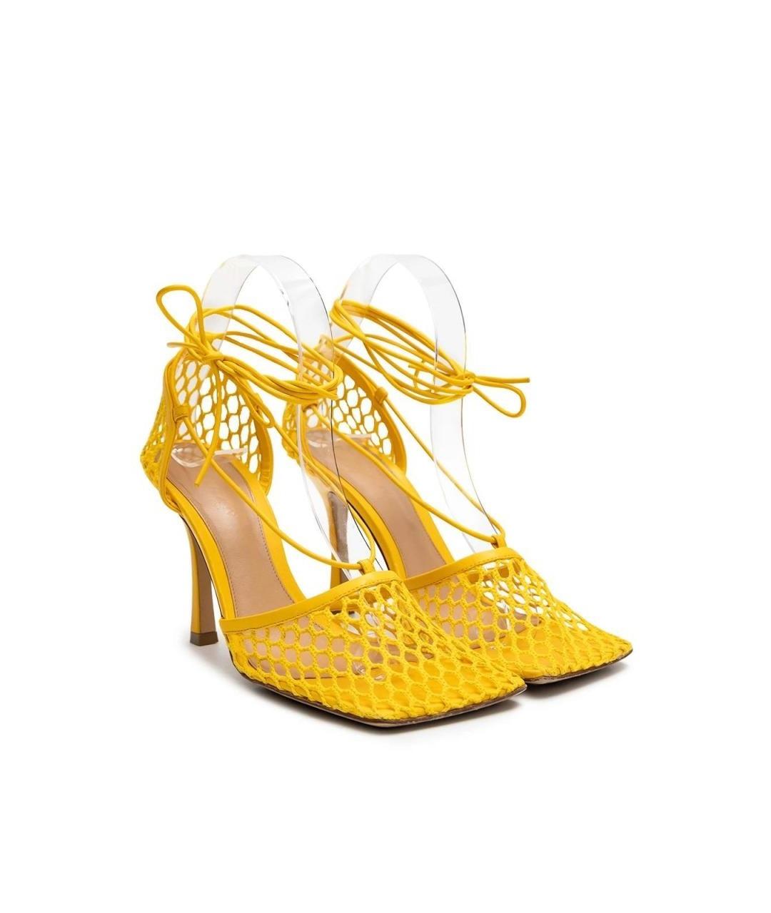 BOTTEGA VENETA Желтые текстильные босоножки, фото 5