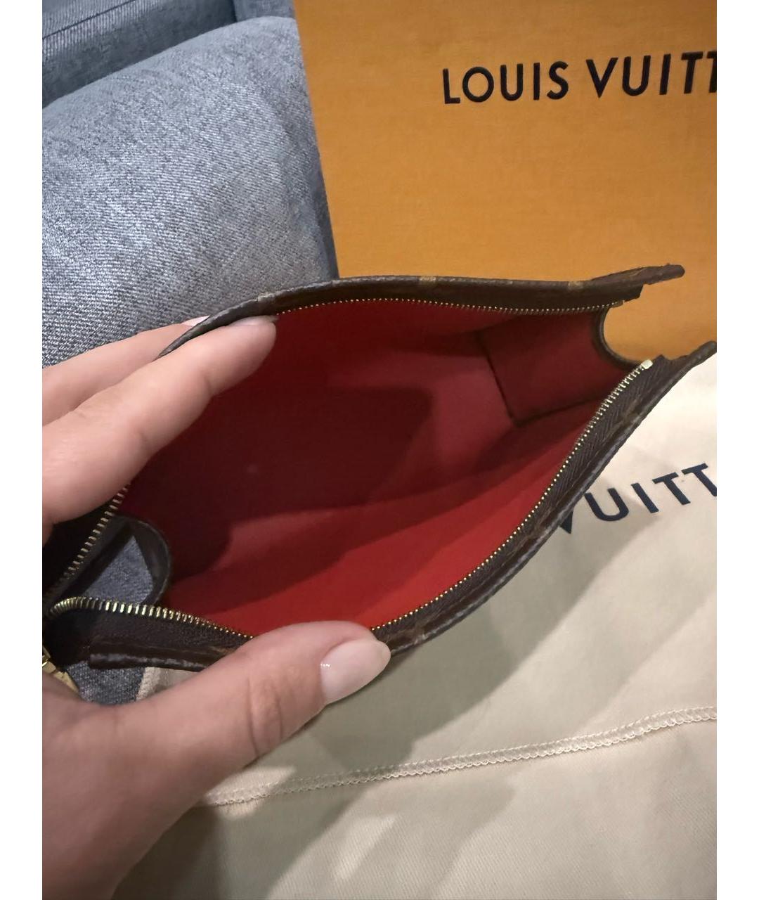 LOUIS VUITTON Коричневая кожаная косметичка, фото 5