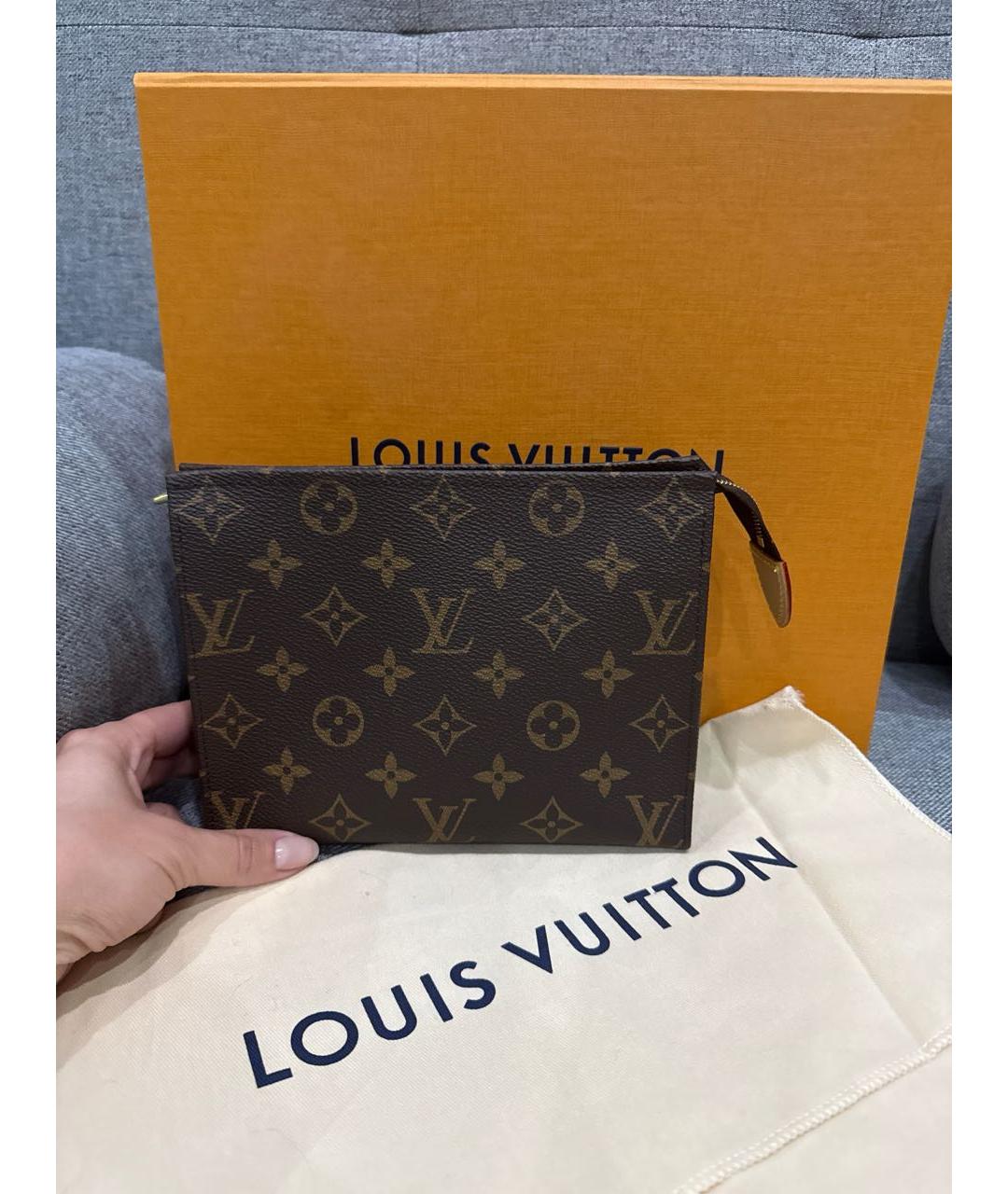 LOUIS VUITTON Коричневая кожаная косметичка, фото 3