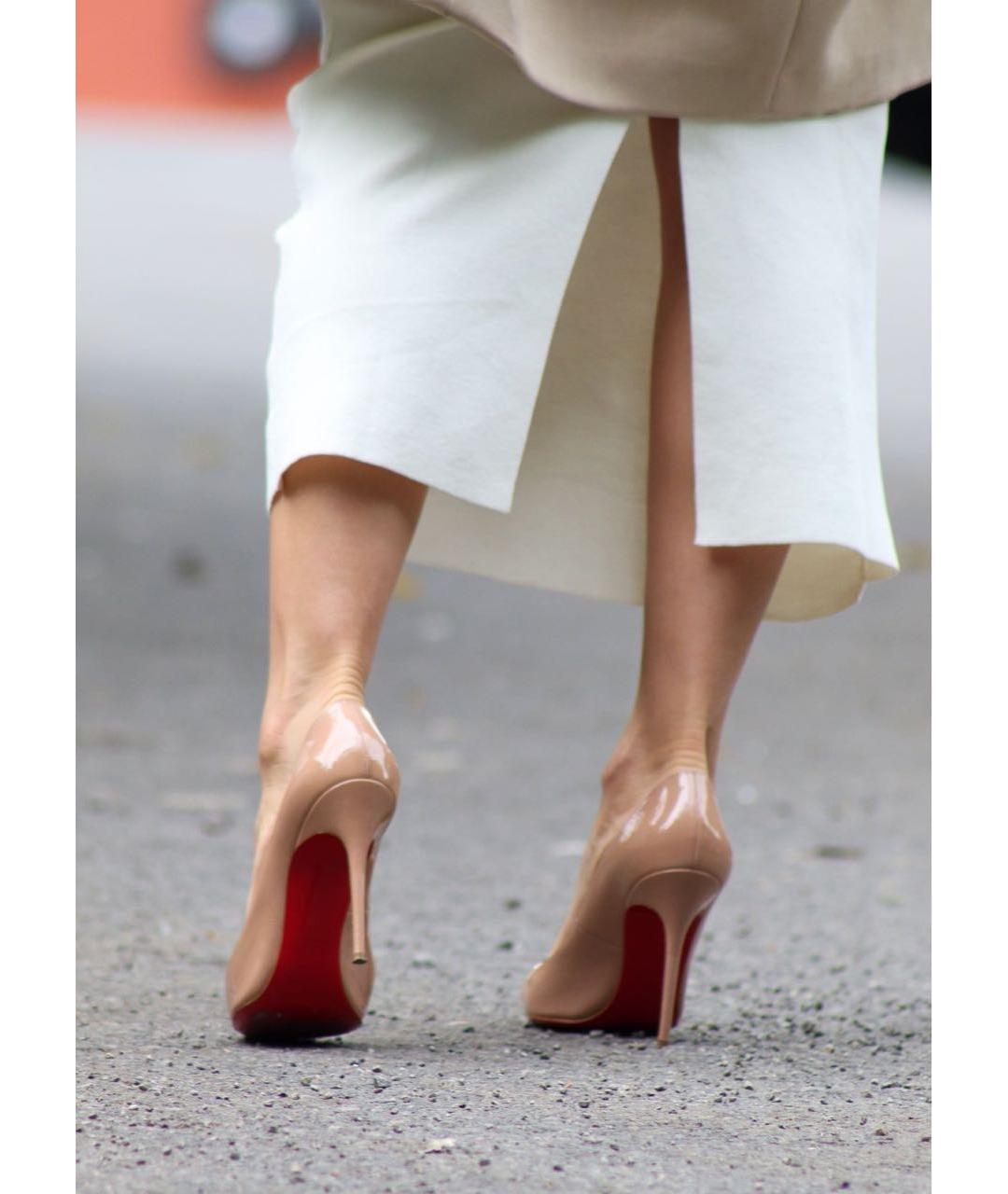 CHRISTIAN LOUBOUTIN Бежевые туфли, фото 8