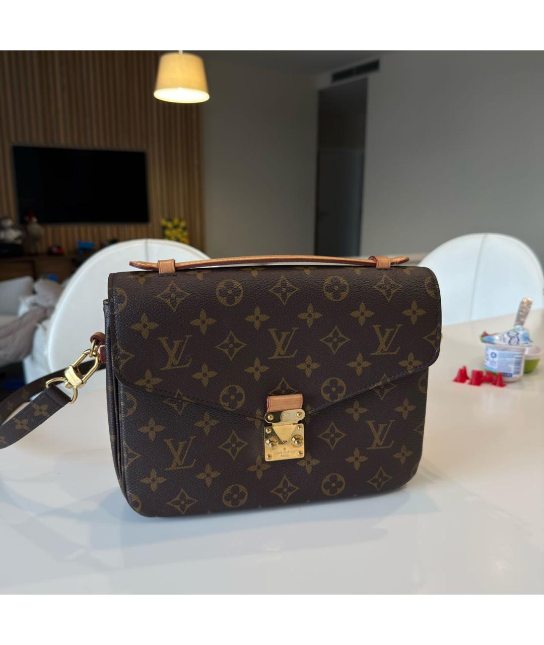 LOUIS VUITTON Коричневая сумка через плечо из искусственной кожи, фото 9