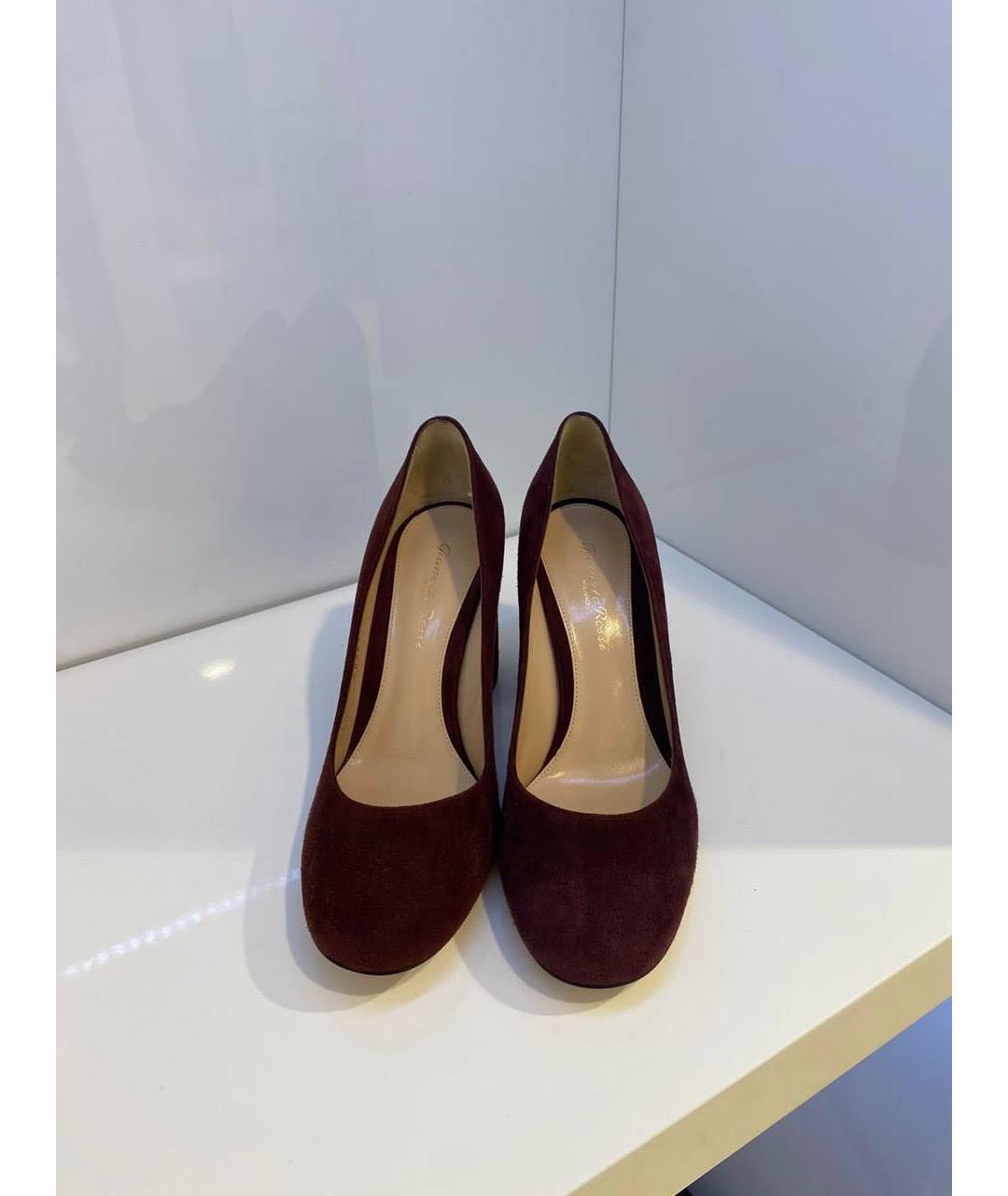 GIANVITO ROSSI Бордовые замшевые туфли, фото 2