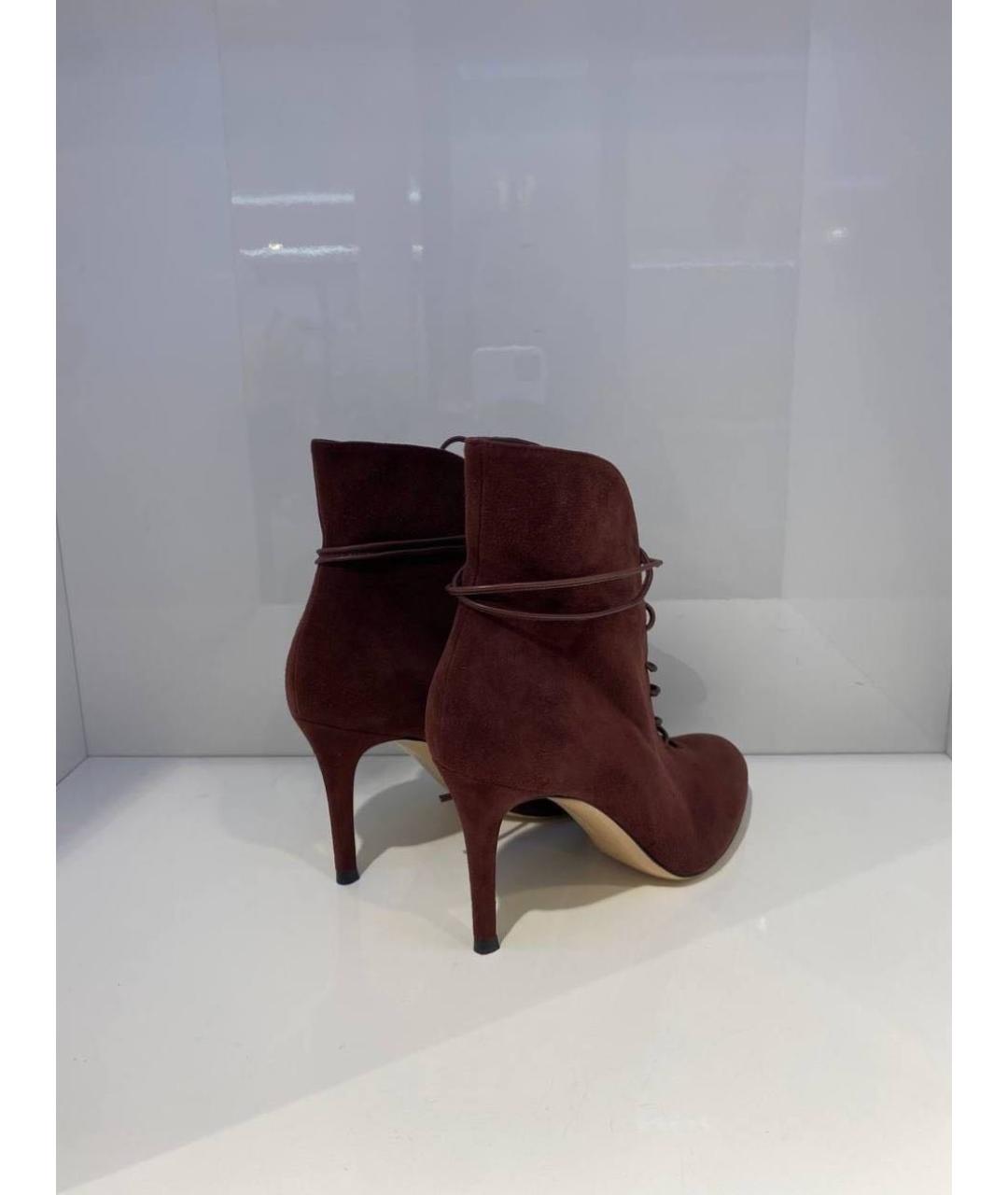 GIANVITO ROSSI Бордовые замшевые ботильоны, фото 3