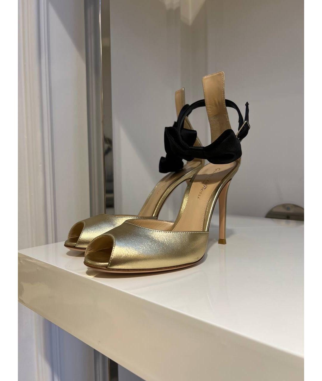 GIANVITO ROSSI Золотые босоножки, фото 4