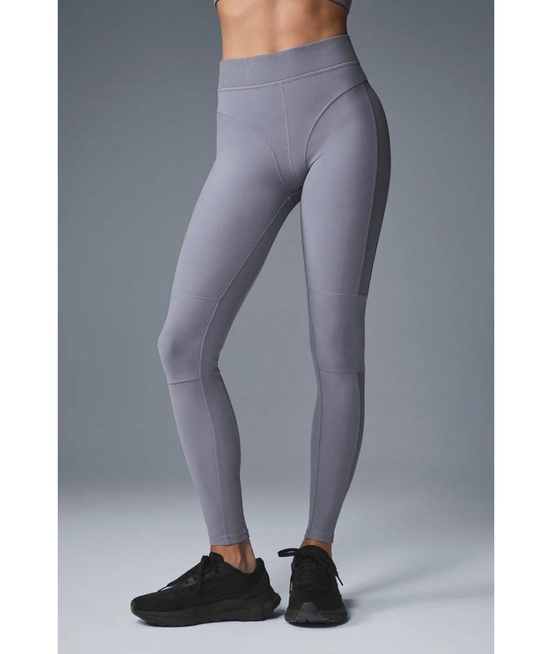 ALO YOGA Серые полиэстеровые спортивные брюки и шорты, фото 9