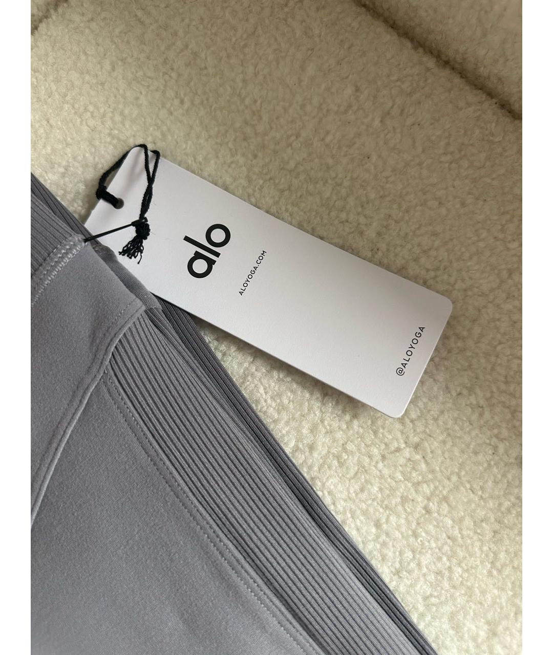ALO YOGA Серые полиэстеровые спортивные брюки и шорты, фото 8