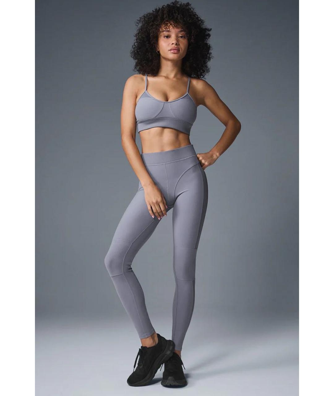 ALO YOGA Серые полиэстеровые спортивные брюки и шорты, фото 3