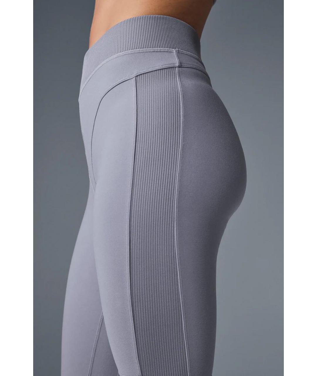 ALO YOGA Серые полиэстеровые спортивные брюки и шорты, фото 4