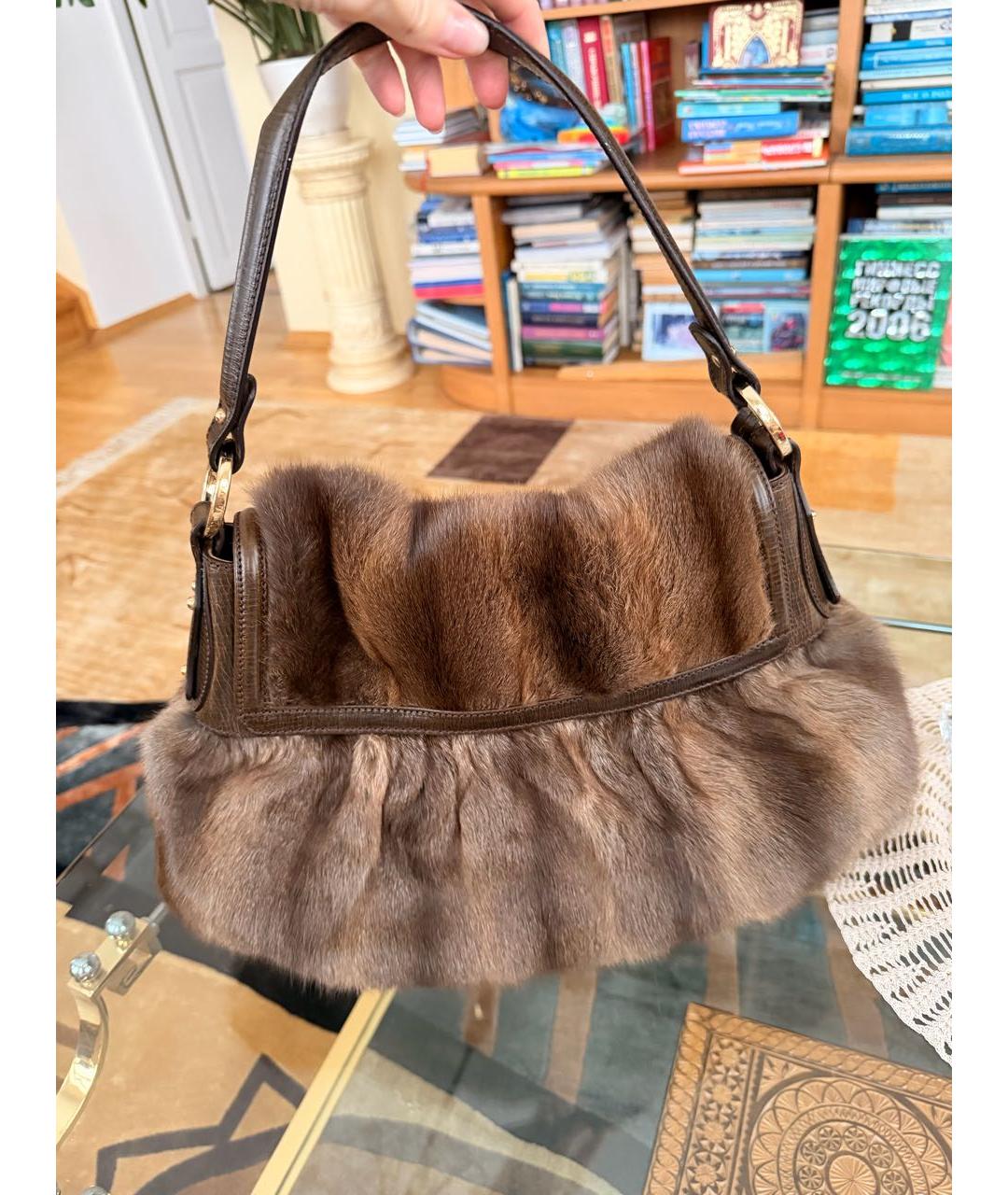 FENDI Коричневая меховая сумка через плечо, фото 3