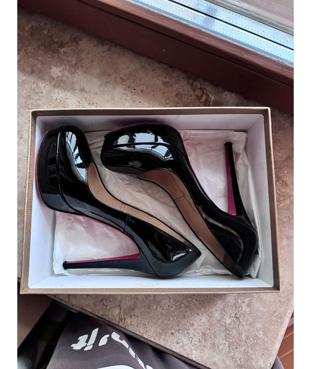 CHRISTIAN LOUBOUTIN Черные туфли из лакированной кожи, фото 4