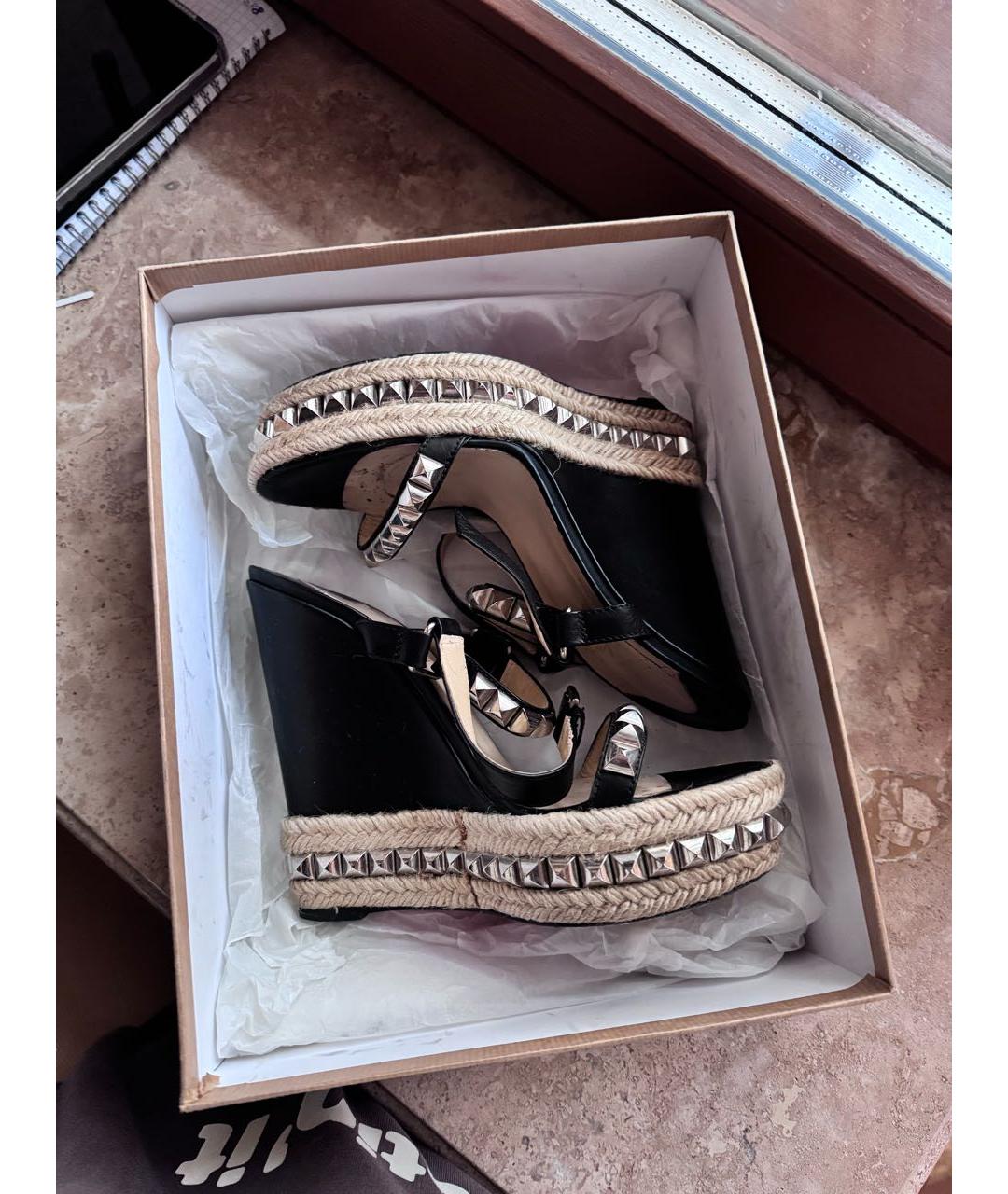 CHRISTIAN LOUBOUTIN Черные кожаные босоножки, фото 4