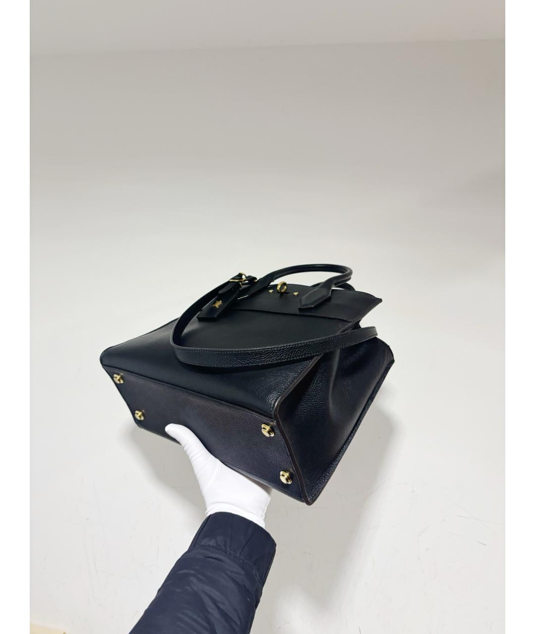 LOUIS VUITTON Черная кожаная сумка с короткими ручками, фото 3