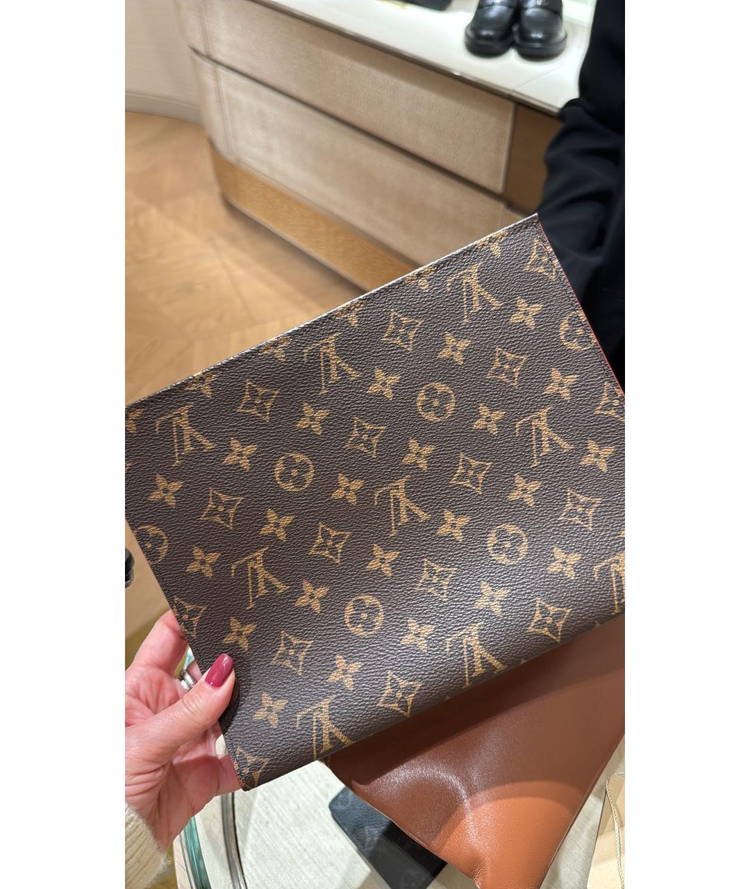 LOUIS VUITTON Коричневая косметичка, фото 3