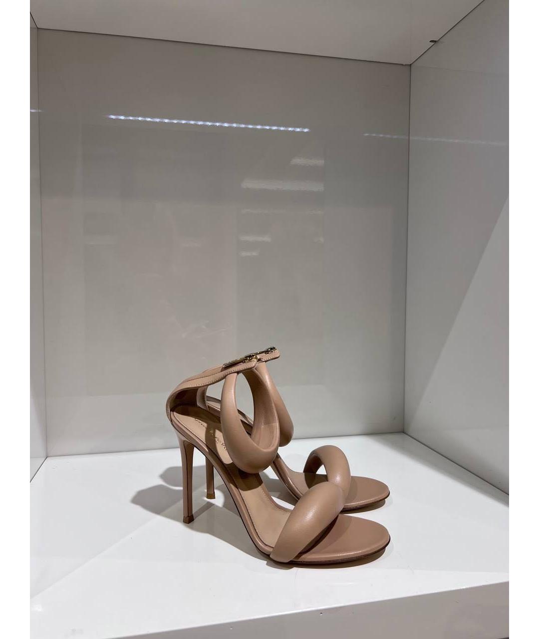 GIANVITO ROSSI Бежевые кожаные босоножки, фото 2