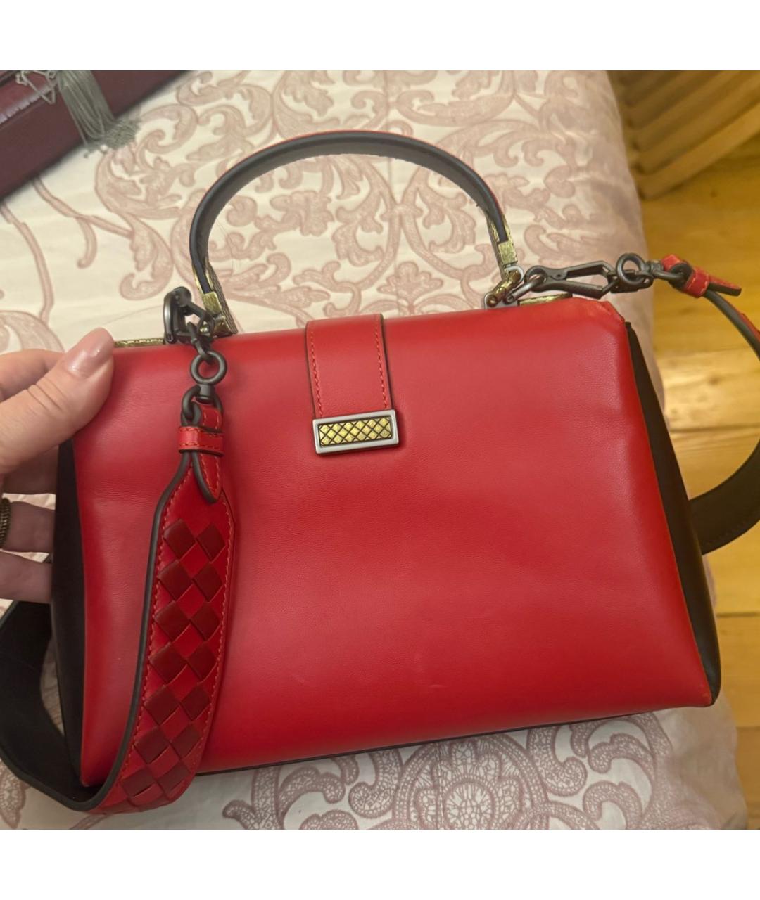 BOTTEGA VENETA Красная кожаная сумка с короткими ручками, фото 2