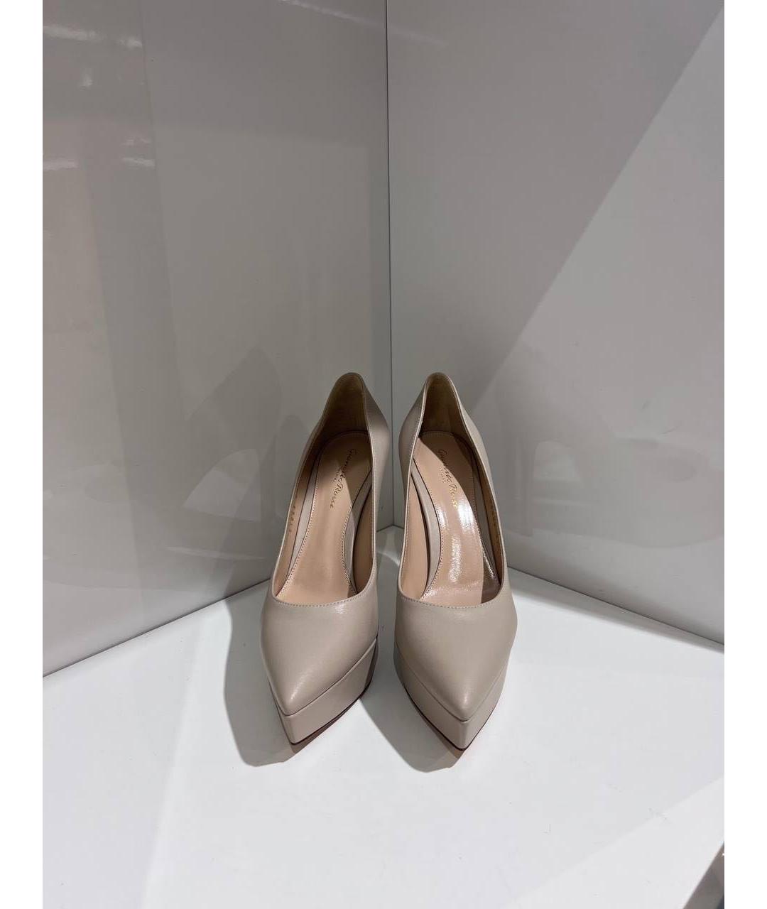 GIANVITO ROSSI Бежевые кожаные туфли, фото 3