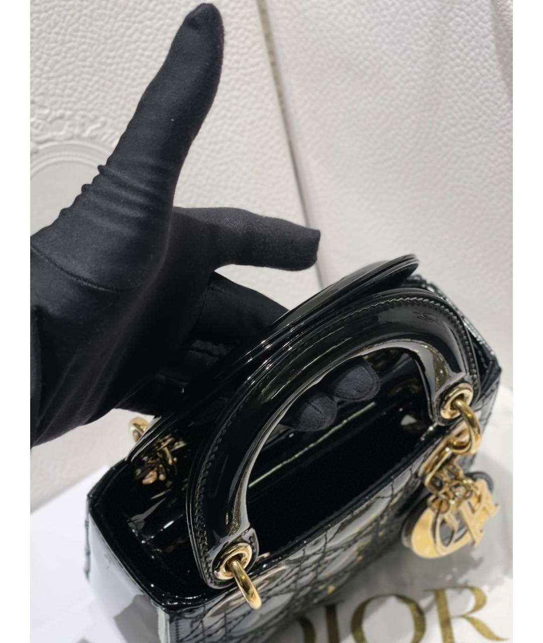 CHRISTIAN DIOR Черная сумка с короткими ручками из лакированной кожи, фото 7