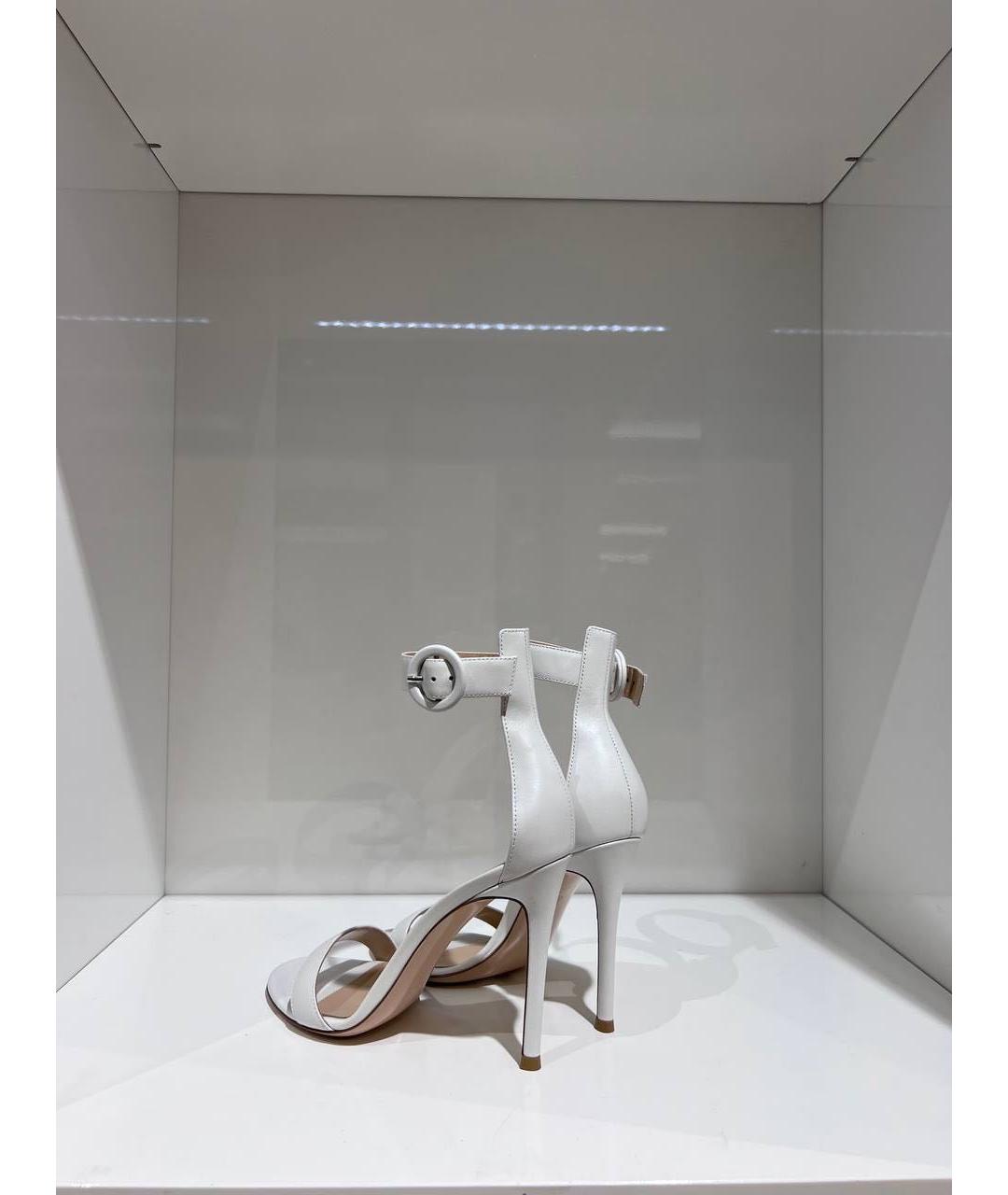 GIANVITO ROSSI Белые кожаные босоножки, фото 4