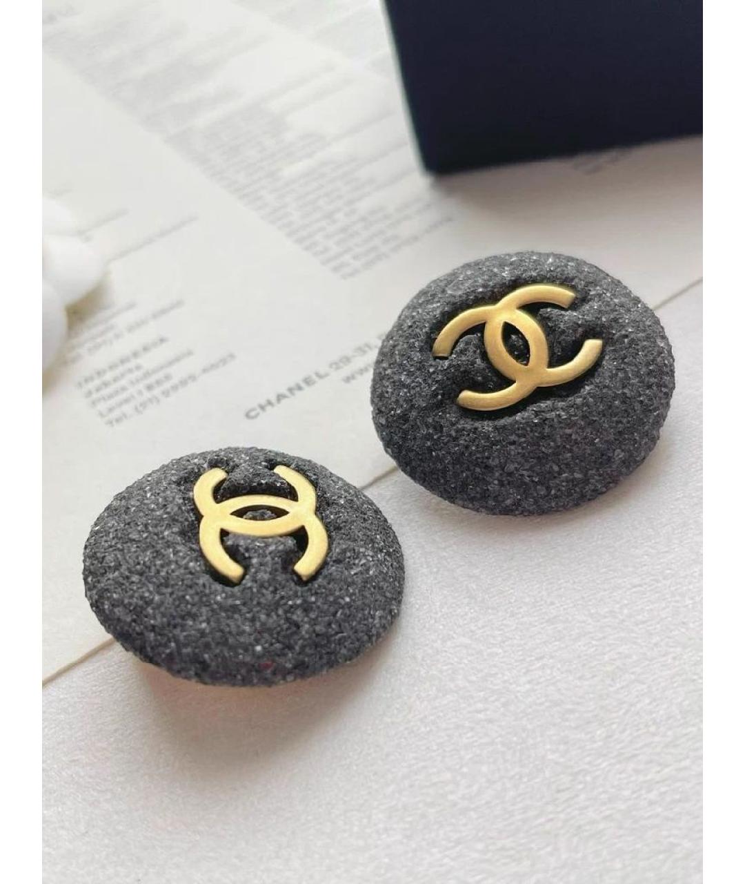 CHANEL Серые клипсы, фото 3