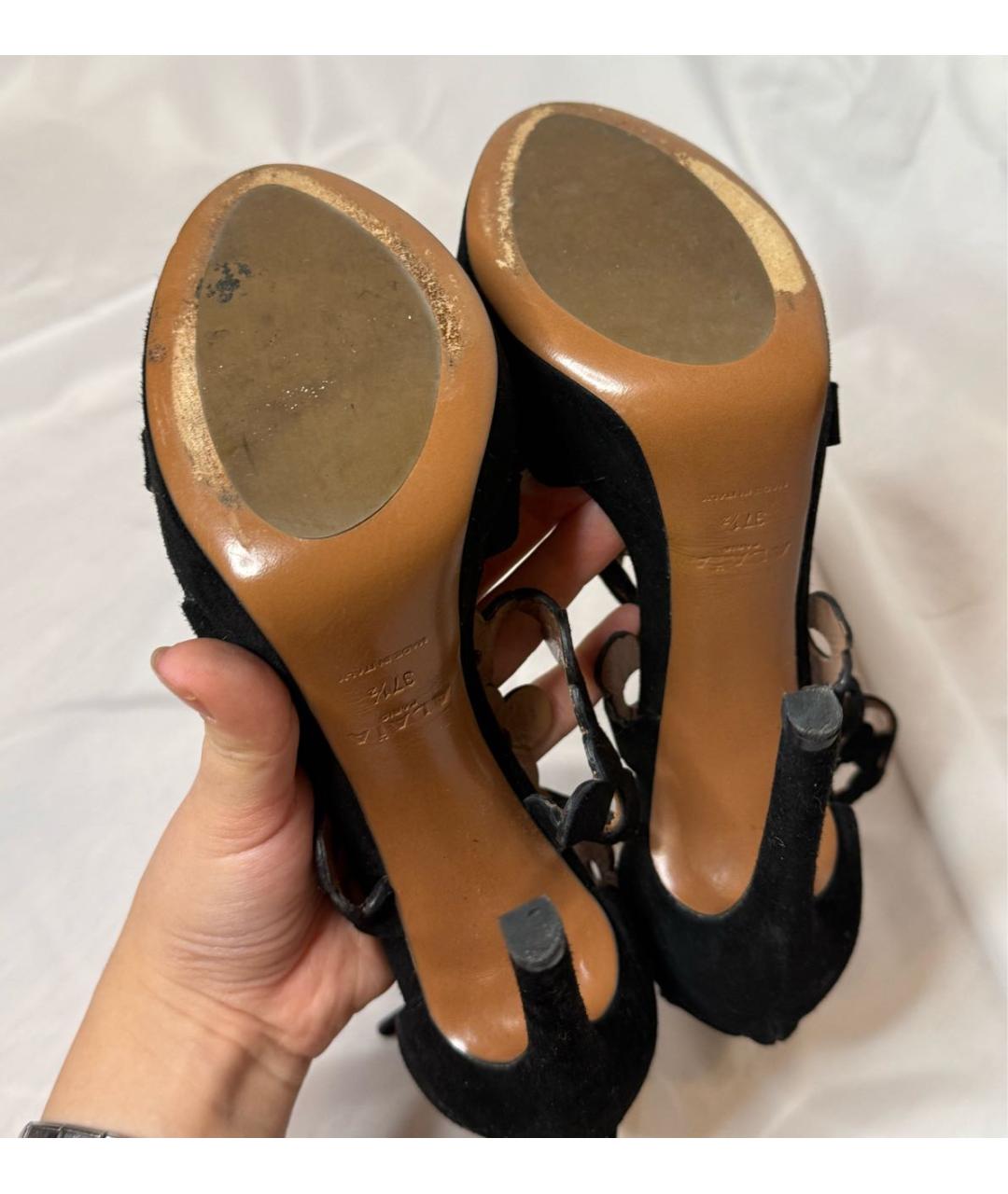 ALAIA Черные замшевые босоножки, фото 5